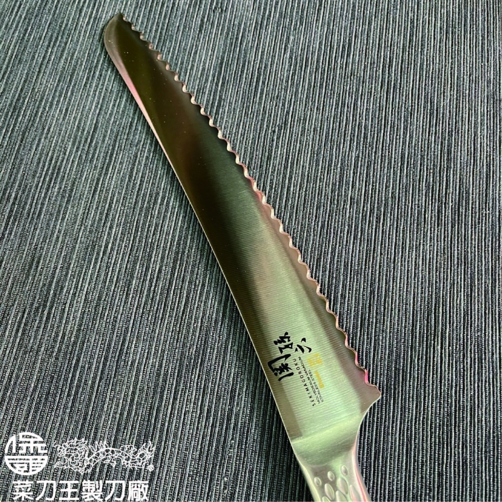 関孫六一體成型麵包刀240mm