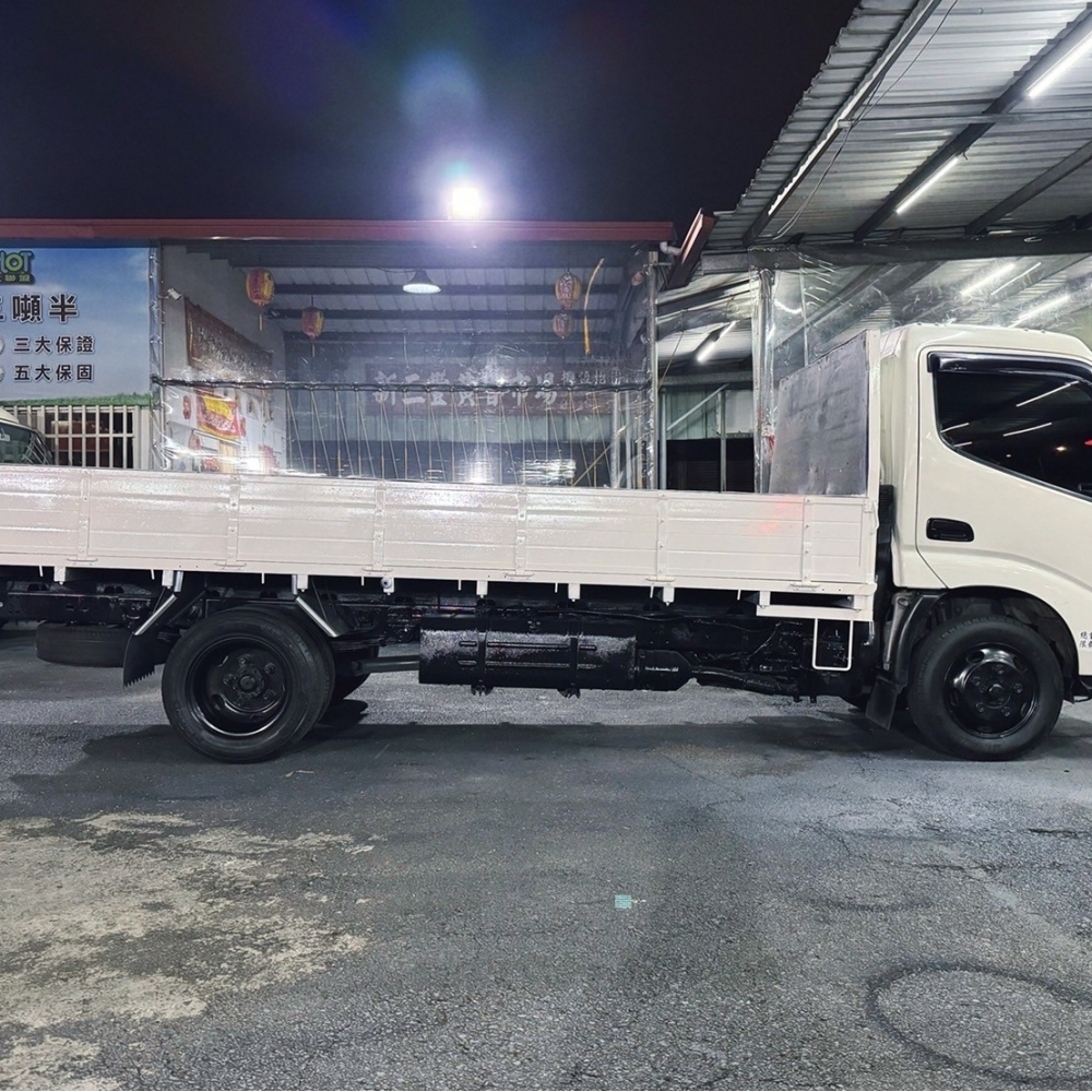 2015年HINO 300 14.5呎 全車軟墊 里程保證 以提升載重五噸