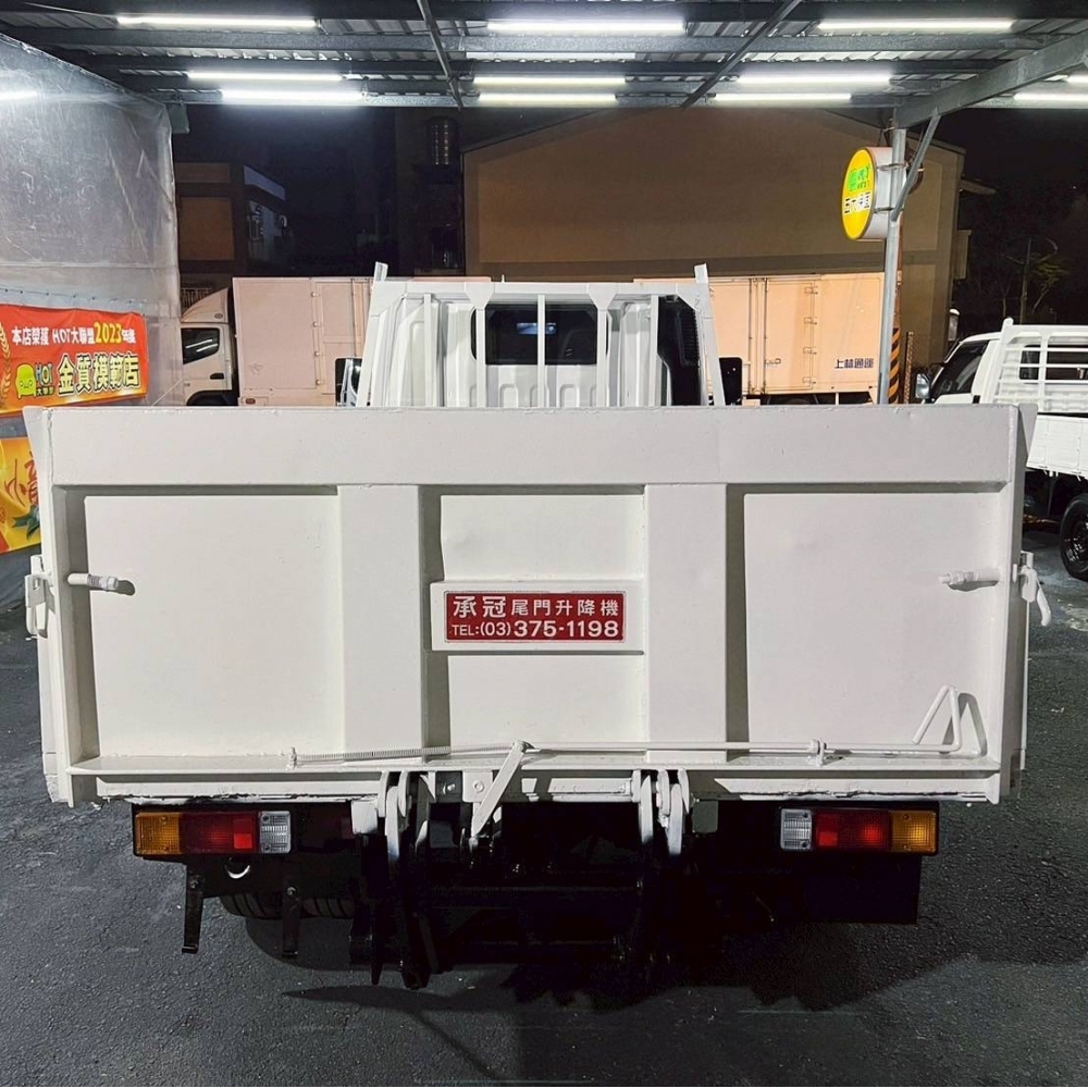 2013年 堅達 10尺半 美墊 2.5尺升降尾門 後視鏡行車記錄器 已提升載重5噸
