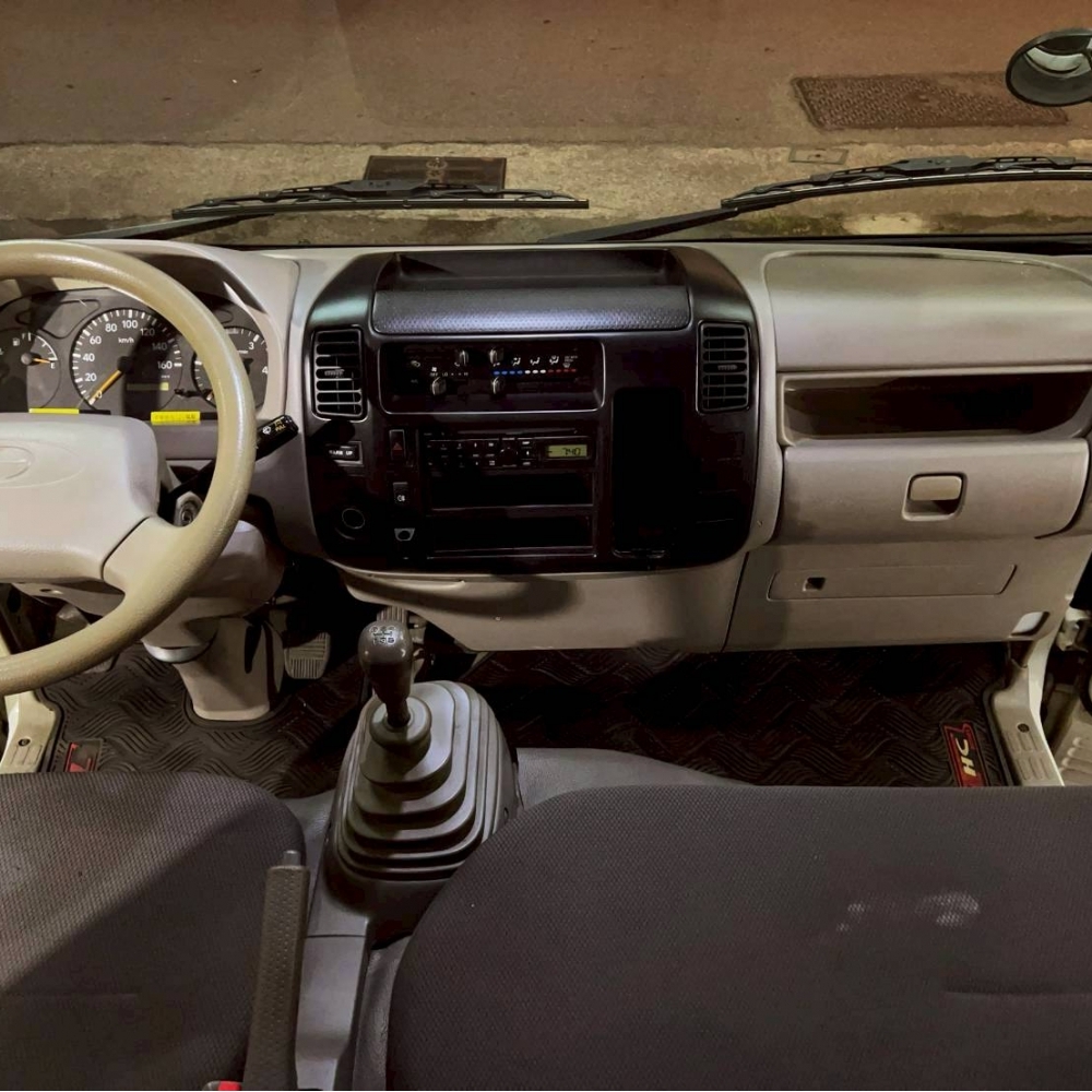 2012年 HINO 300 10呎半  里程23萬 全車美墊 已提升載重5噸