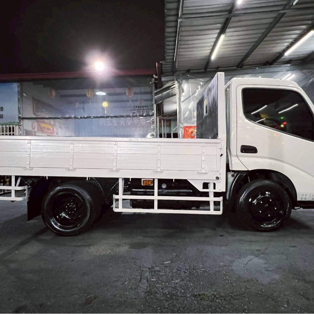 2012年 HINO 300 10呎半  里程23萬 全車美墊 已提升載重5噸