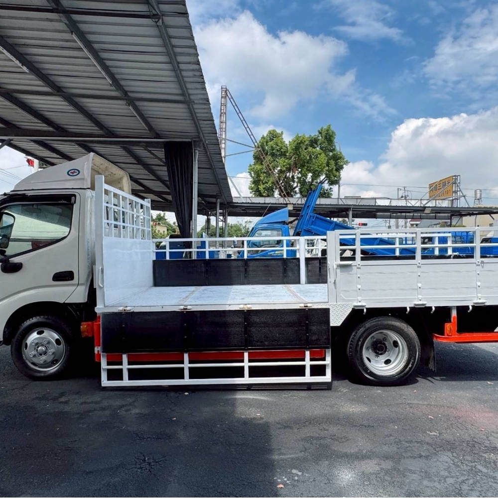 2020年 HINO 300 14尺半 自排 正5噸 原廠保養 中柱四開鐵斗 里程6萬 四錄行車記錄器