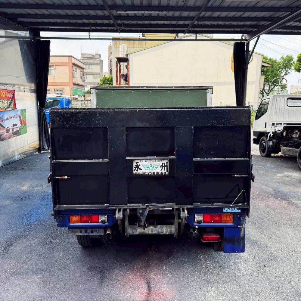 2017年 吉利 Carry 1.6 行車記錄器 3尺尾門 里程9萬