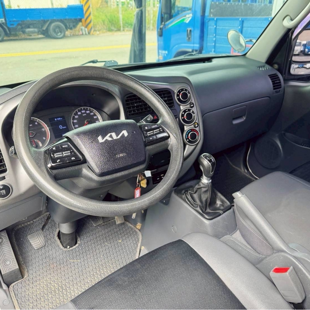 2022年 卡旺 大單廂 里程12萬 認證車 原廠前後行車記錄器