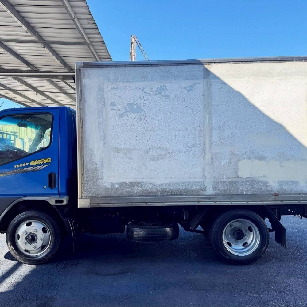 2003年 3期 堅達 10呎半 3.5噸 廂車 里程33萬 里程保證