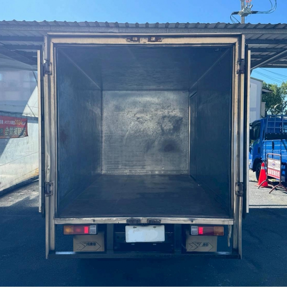 2003年 3期 堅達 10呎半 3.5噸 廂車 里程33萬 里程保證