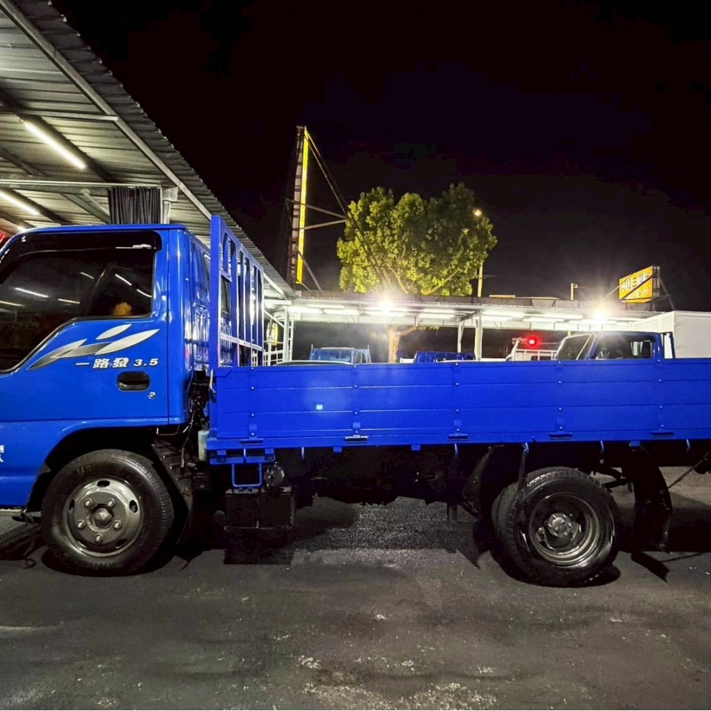 2007年 ISUZU  10尺半 全新車斗 150匹馬力 認證車輛