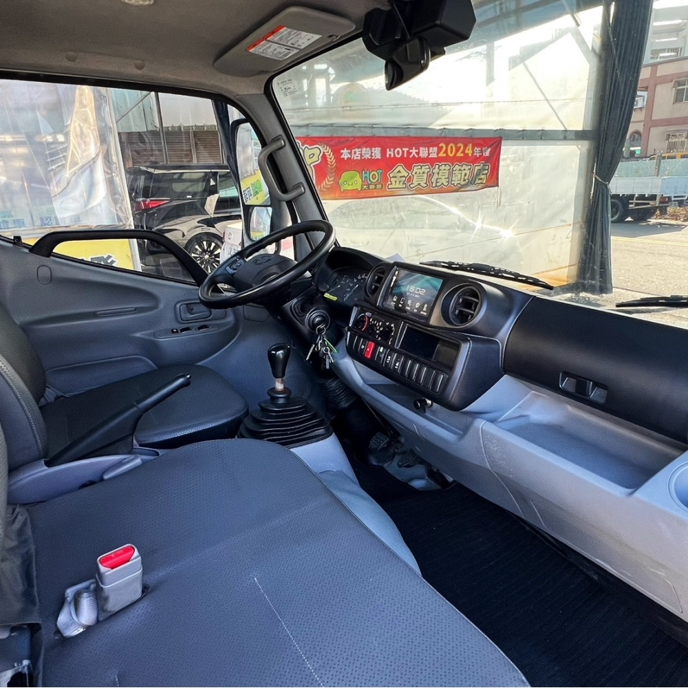 2022年 HINO300  11尺半 里程8萬 防捲入 鐵架護欄 原廠保養 四錄行車 正5噸