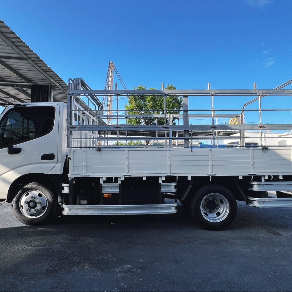 2022年 HINO300  11尺半 里程8萬 防捲入 鐵架護欄 原廠保養 四錄行車 正5噸