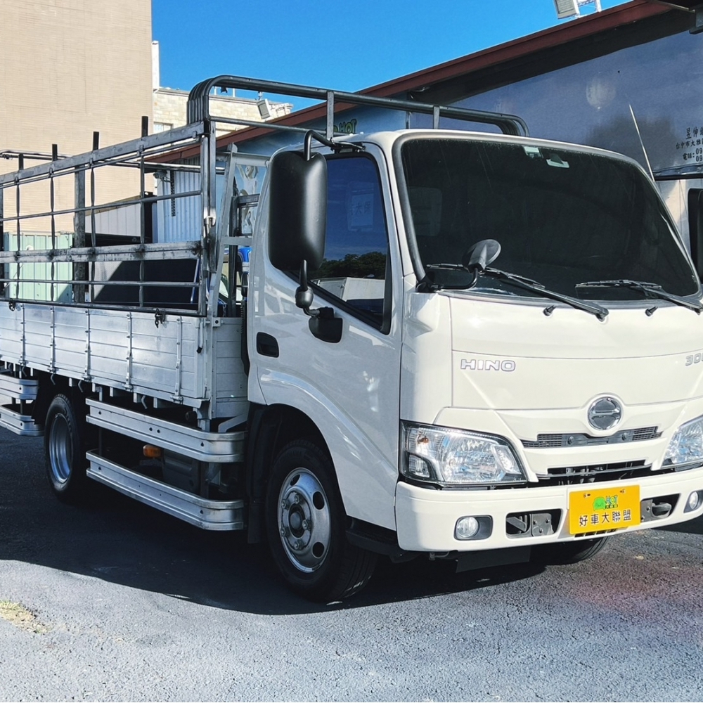2022年 HINO300  11尺半 里程8萬 防捲入 鐵架護欄 原廠保養 四錄行車 正5噸