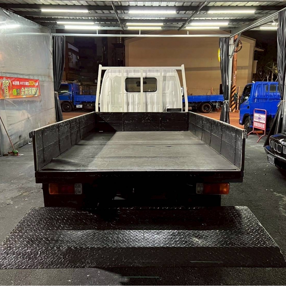 2018年 HINO 10尺半 美墊 花板 里程4萬 藍芽音響 2尺半尾門 已提升載重5噸
