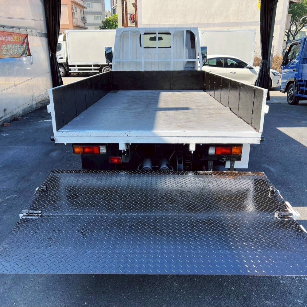 2018年 堅達 11尺半 里程8萬 美墊 原廠保養 4尺雙缸雙折尾門 後視鏡行車記錄器 已提升載重5頓