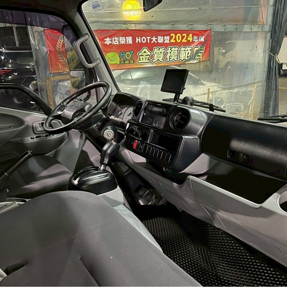 2021年 HINO 11尺半 自排 鐵斗 正5噸 防捲入 倒車照明燈 四錄行車記錄器