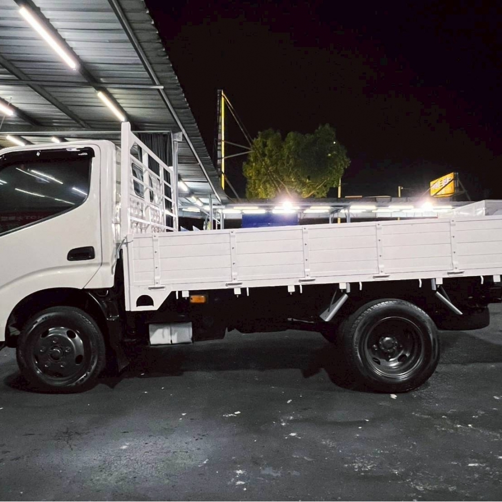 2015年 HINO300 10尺半 全新車斗 里程17萬 原廠保養 後視鏡行車記錄器 已提升載重5噸