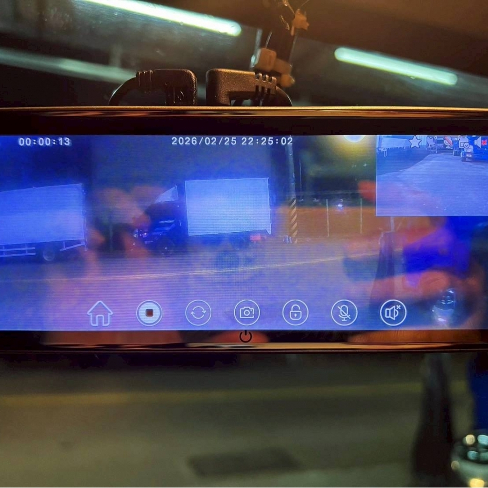 2015年 HINO300 10尺半 全新車斗 里程17萬 原廠保養 後視鏡行車記錄器 已提升載重5噸