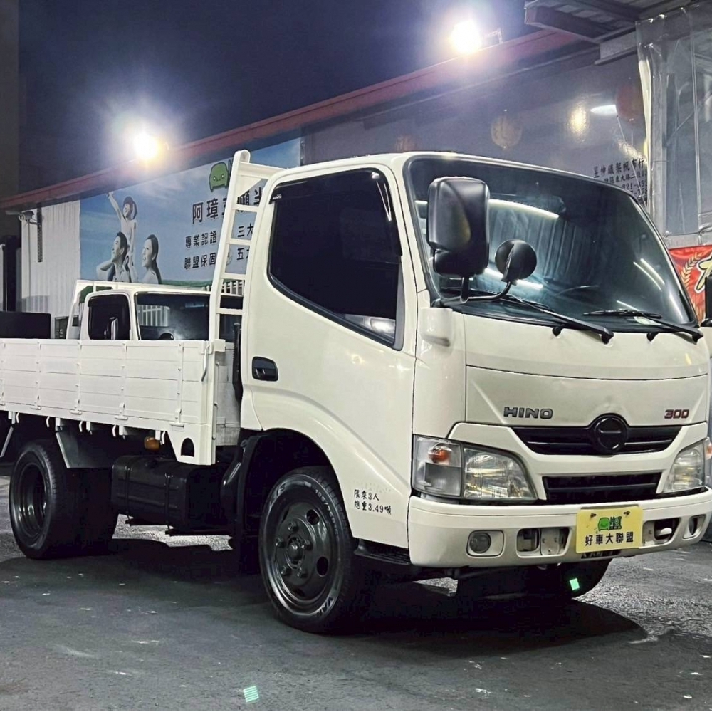 2015年 HINO300 10尺半 全新車斗 里程17萬 原廠保養 後視鏡行車記錄器 已提升載重5噸