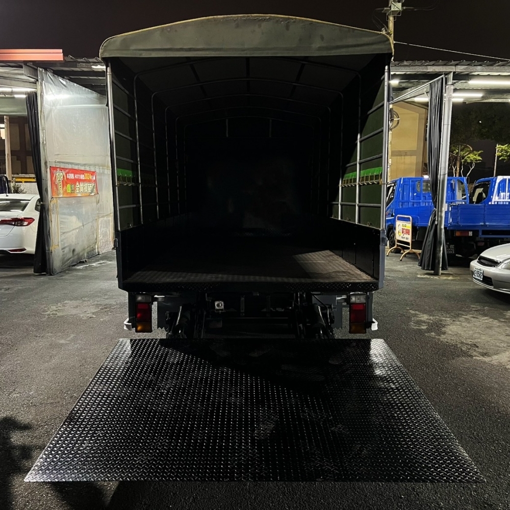 2022年 ISUZU 14尺半 6.2噸 花板 實跑7萬 原廠保養 固定式帆布 5尺外雙缸尾門 四錄行車記錄器