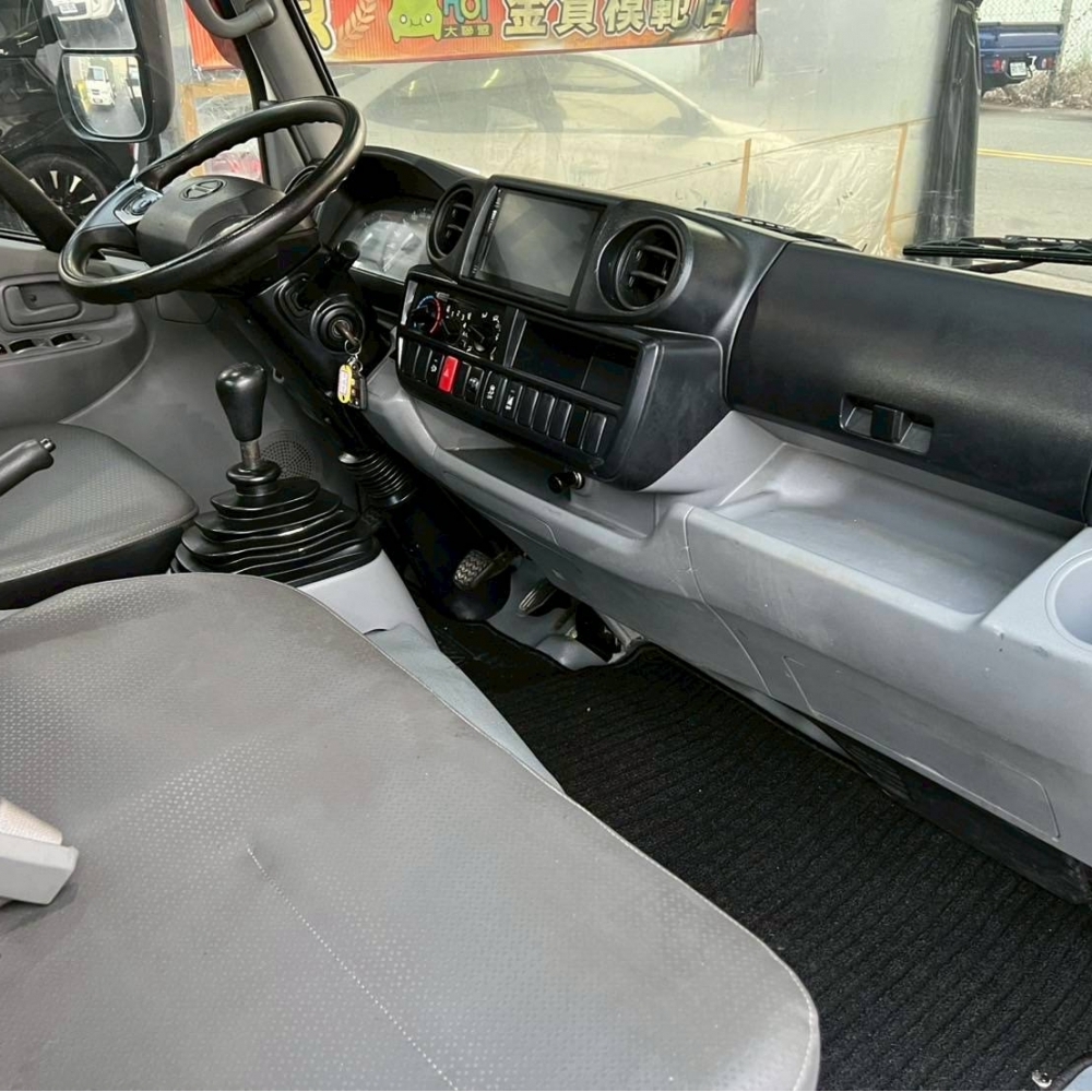 2021年 HINO300 14尺半 正5噸 鐵斗 花板 實跑8萬 中柱四開 原廠保養 原廠四錄行車記錄器