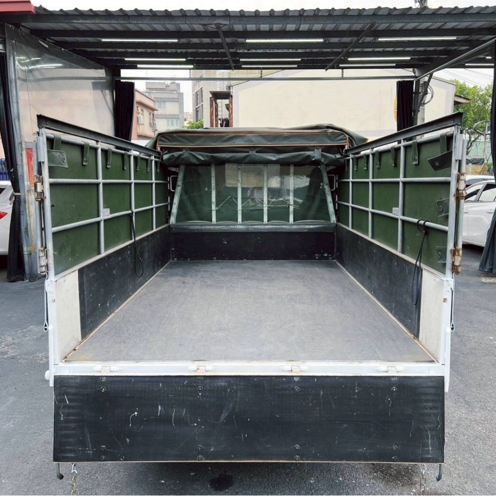 2021年 小霸王 自排 大單廂  里程3萬 軟墊 原廠保養 固定式護欄 掀頂式帆布