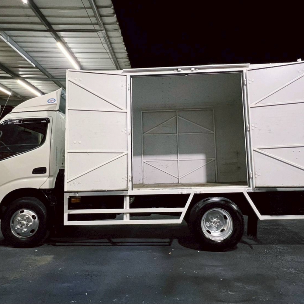 2016年 HINO 300 11尺半 左右大雙開 里程12萬 已提升載重