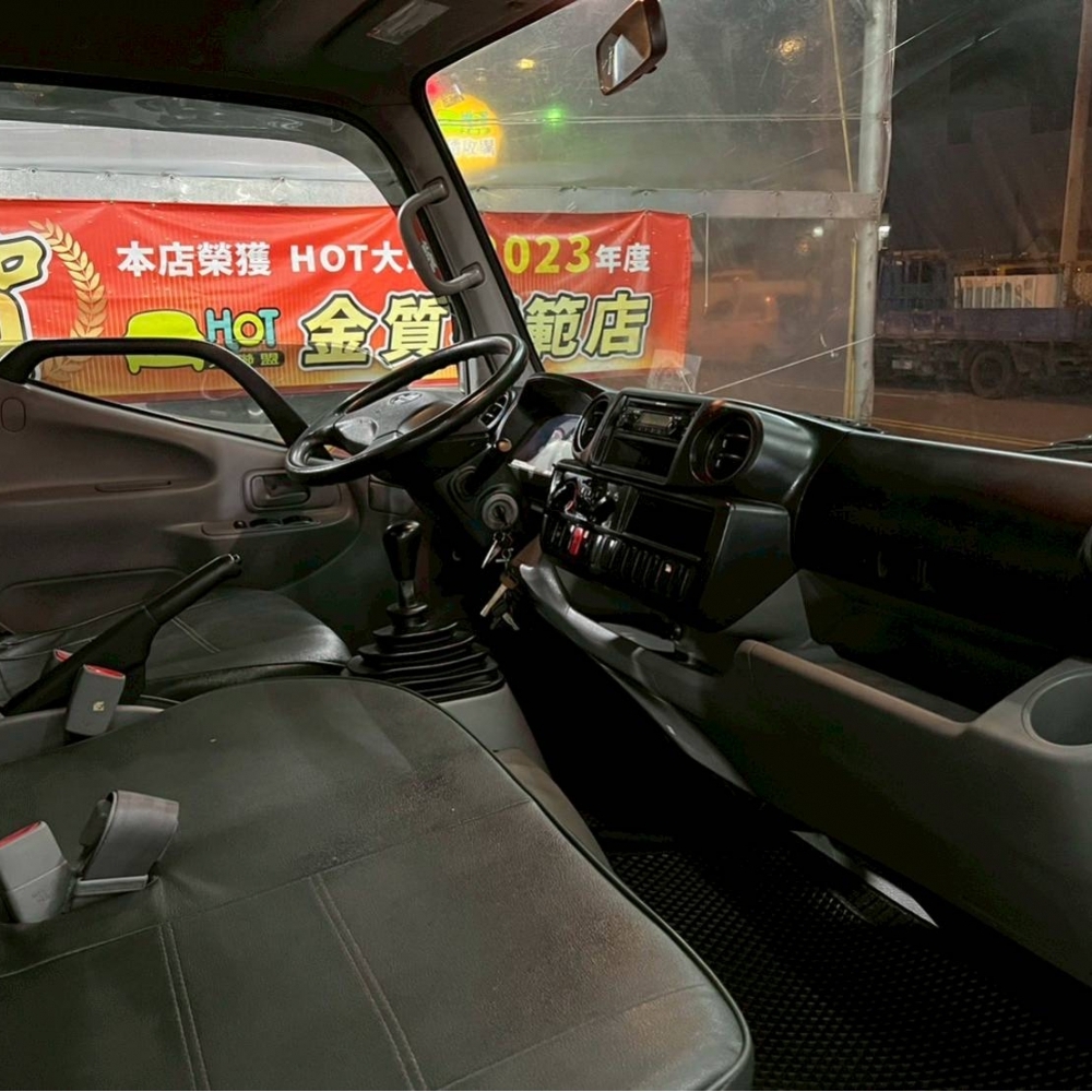 2016年 HINO 300 11尺半 左右大雙開 里程12萬 已提升載重