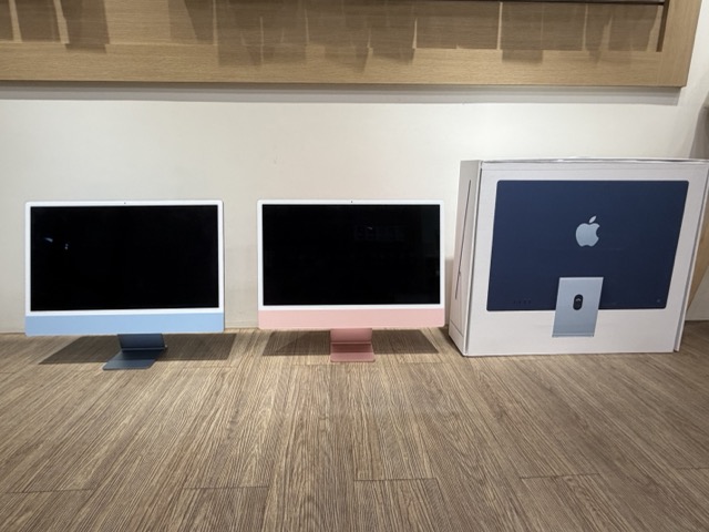 紅色與藍色 iMac M1 A2438 不開機維修案例，兩台同日主機板故障送修