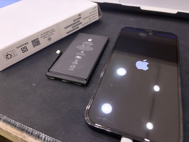 iPhone 12 拆機更換 Apple 原廠電池－原廠電池維修過程