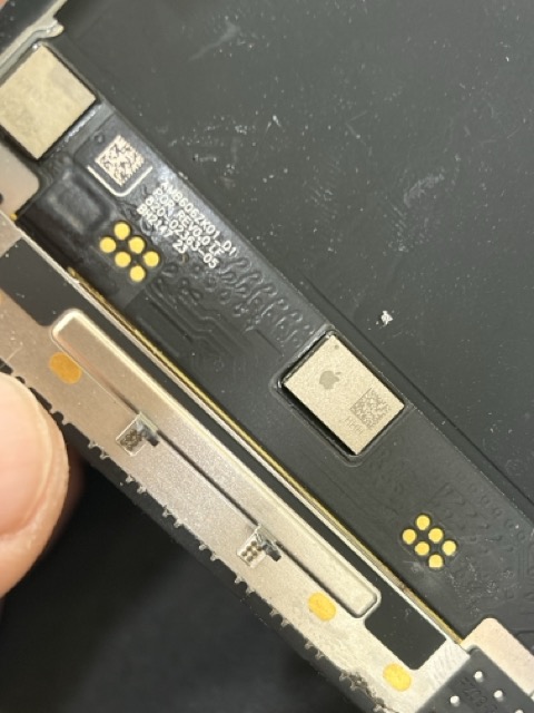 iPhone 13 Pro 白屏顯微飛線修復完成｜超細飛線施工