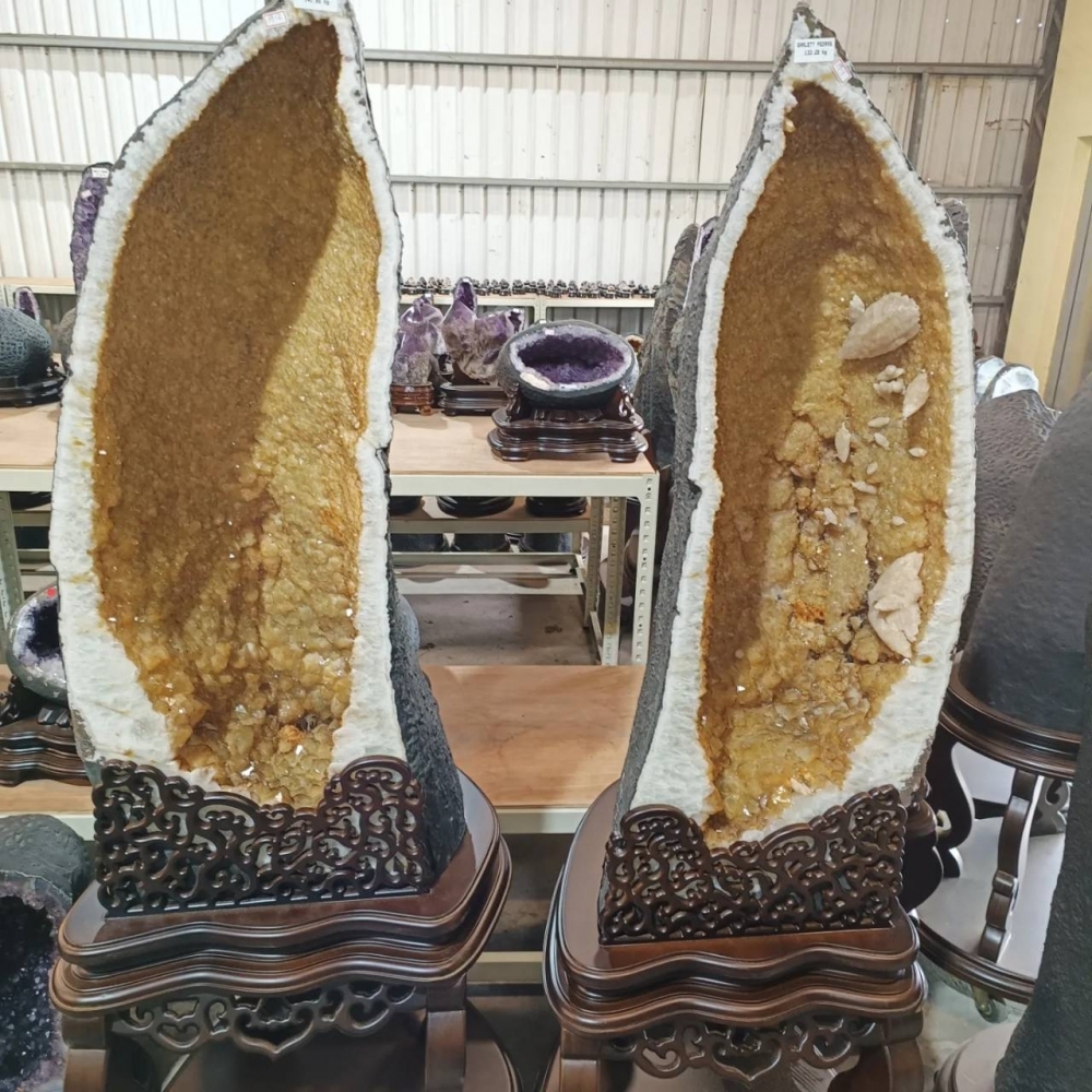 財富之石、收藏級巴西正esp焦糖黃威士忌酒黃、最頂黃黃晶洞