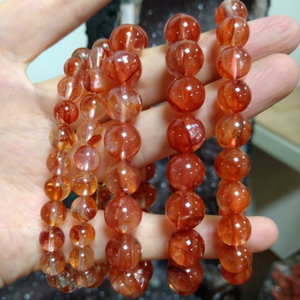 紅膠花