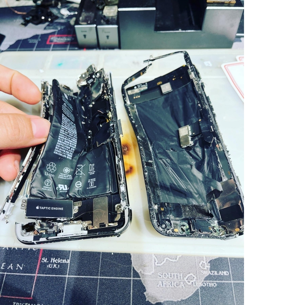 iPhone Xs嚴重毀損不開機