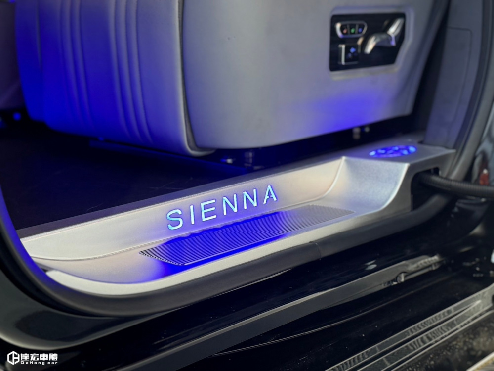 Sienna 4代 尊榮的享受 大理石紋 鋁地板 地板的天花板 高品質 超耐磨 無軌道 樣式 尊榮的享受 包含迎賓踏板 無損安裝 完工價