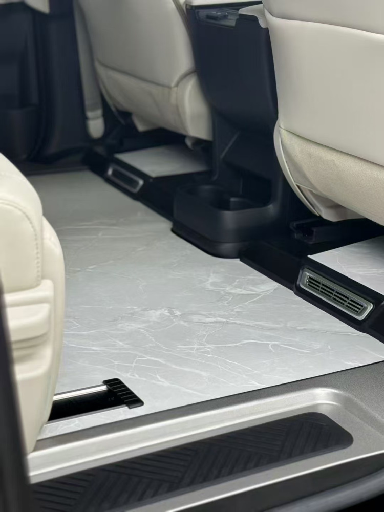 Sienna 4代 尊榮的享受 大理石紋 鋁地板 地板的天花板 高品質 超耐磨  包含迎賓踏板 無損安裝 完工價