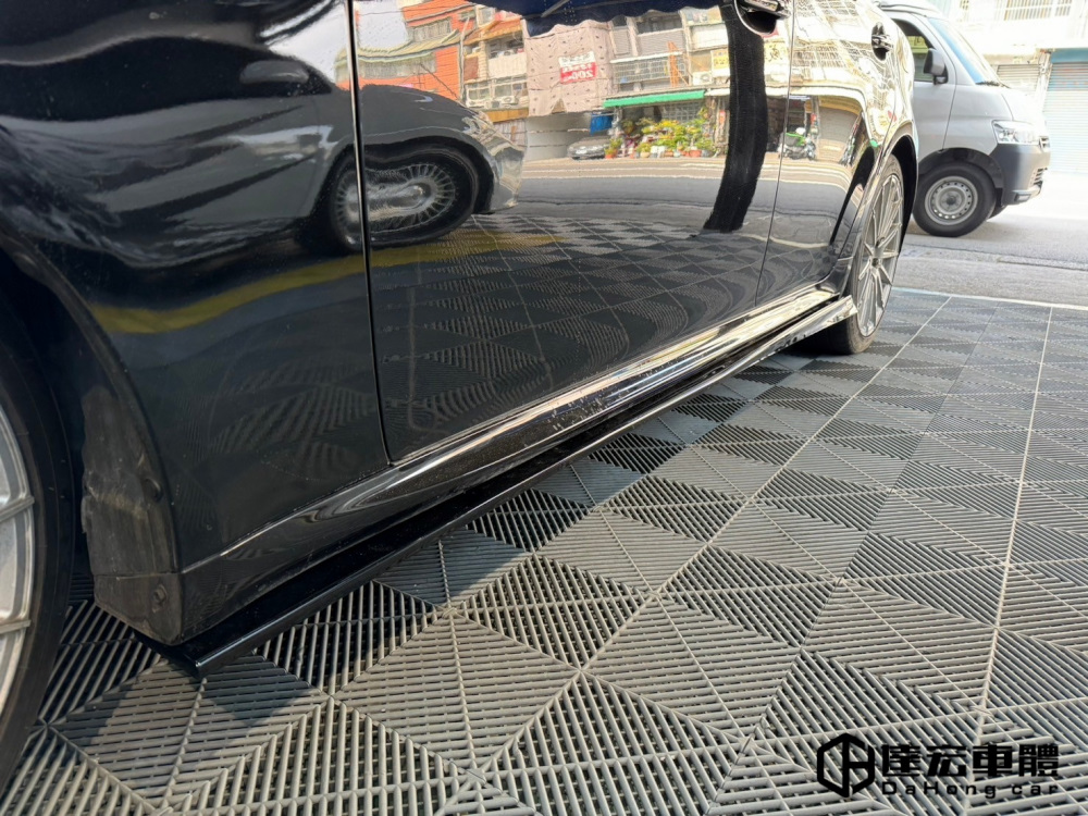 IS250 06-12年 亮黑 側裙 定風翼 PP材質