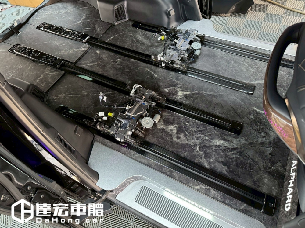 Alphard 阿法 40系 24+ 阿法 尊貴的享受 高品質 超耐磨防刮 鋁地板 客製化 大理石紋 地板  包含迎賓踏板 可挑選大理石紋迎賓踏 加購出風口 百款紋路樣式供挑選