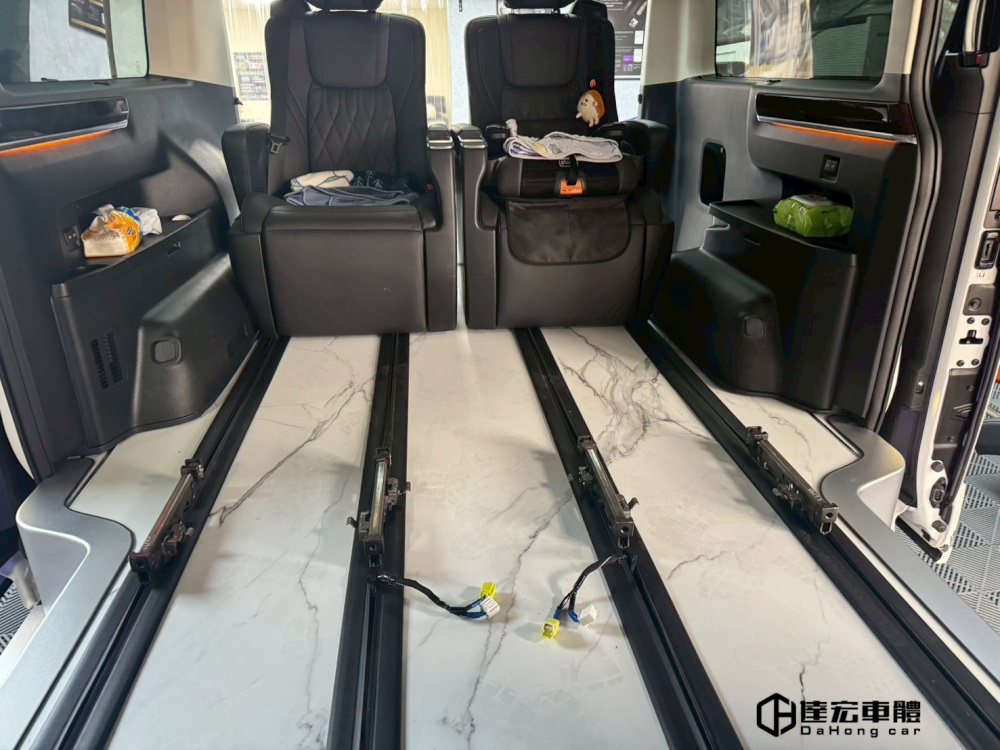 Toyota GRANVIA 6人座 8人座 9人座 尊榮 實心航空鋁 大理石紋 地板  高品質 耐磨防刮 含迎賓踏板 大理石紋 多款紋路樣式