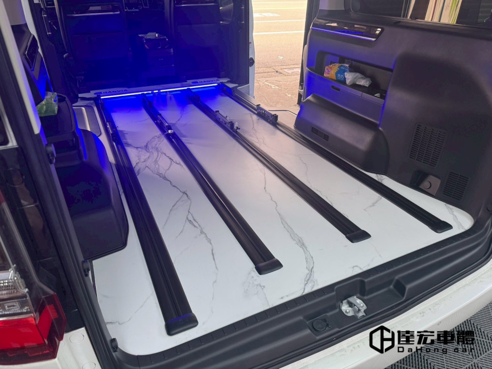 Toyota GRANVIA 6人座 8人座 9人座 尊榮 實心航空鋁 大理石紋 地板  高品質 耐磨防刮 含迎賓踏板 大理石紋 多款紋路樣式