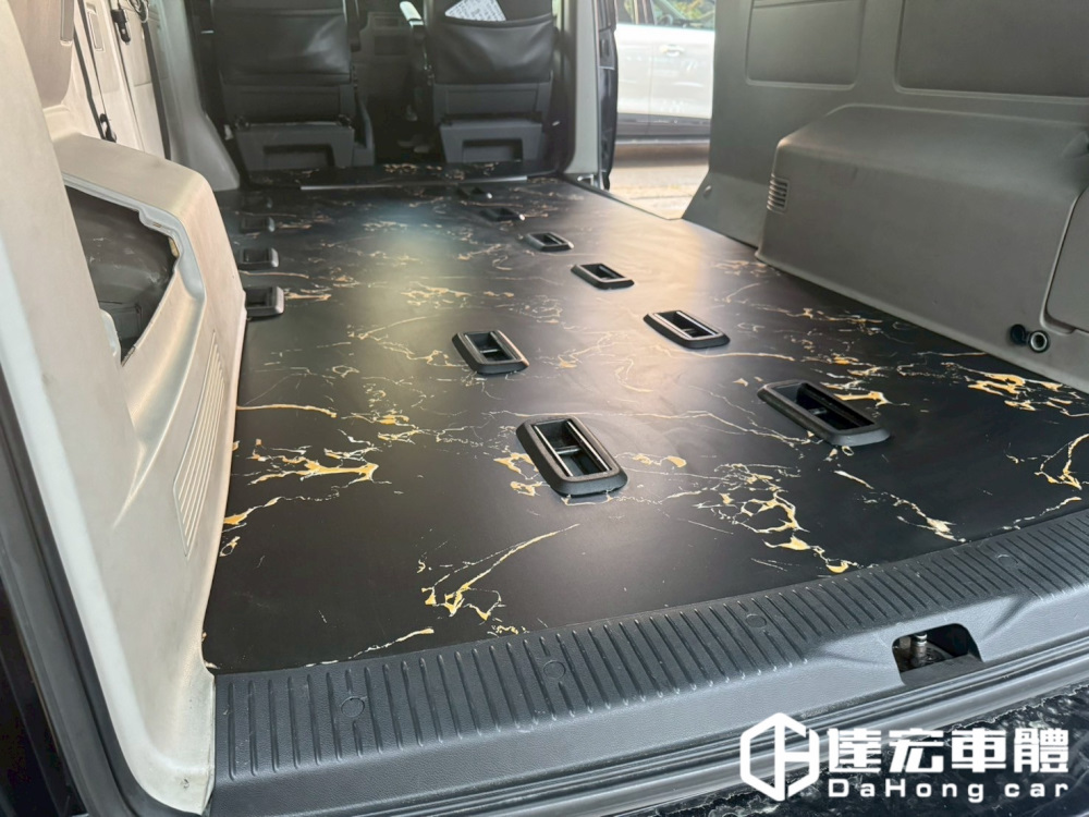 VW 福斯 T6 尊榮 客製化 高品質 超耐磨 防刮 鋁地板 大理石紋 地板 包含迎賓踏板(銀) 迎賓踏板可另加購鈦黑及大理石紋 地板百款紋路樣式供挑選 