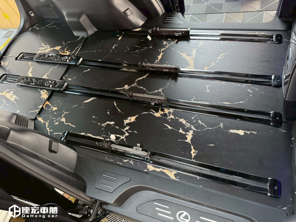 Lexus LM300h 350h 500h 尊榮的享受 高品質 客製化地板 超耐磨防刮 大理石紋 鋁地板 包含迎賓踏板 地板百款紋路樣式供挑選