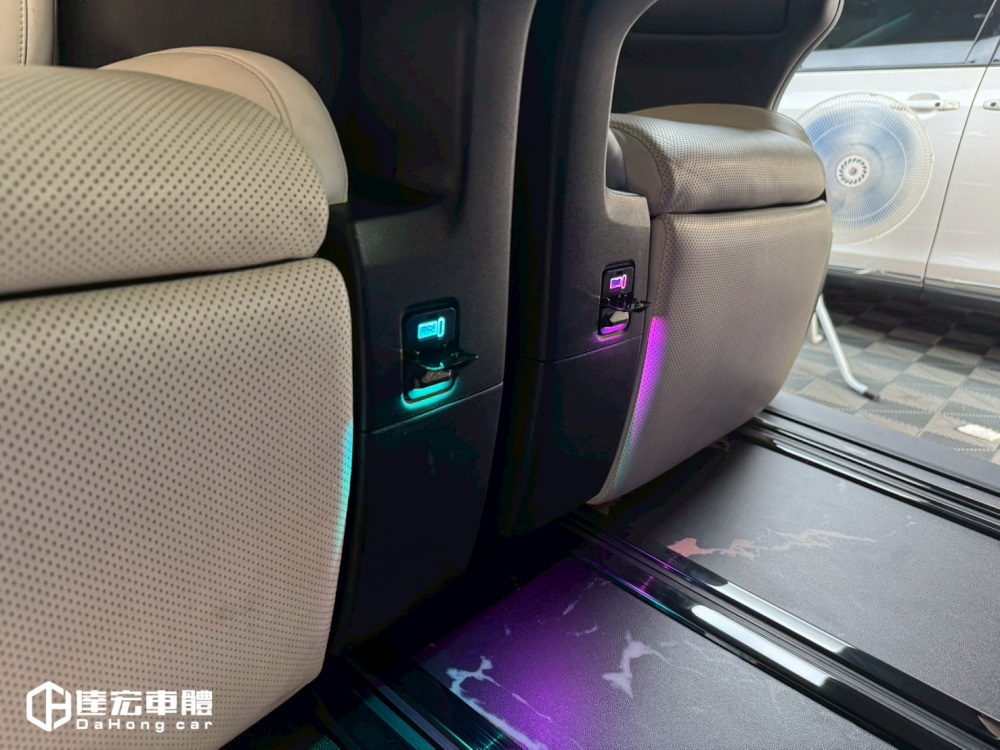 Toyota Alphard 阿法 30系 35系 中排USB七彩充電孔 快速充電 手機充電 氛圍燈 專車專用 無損安裝