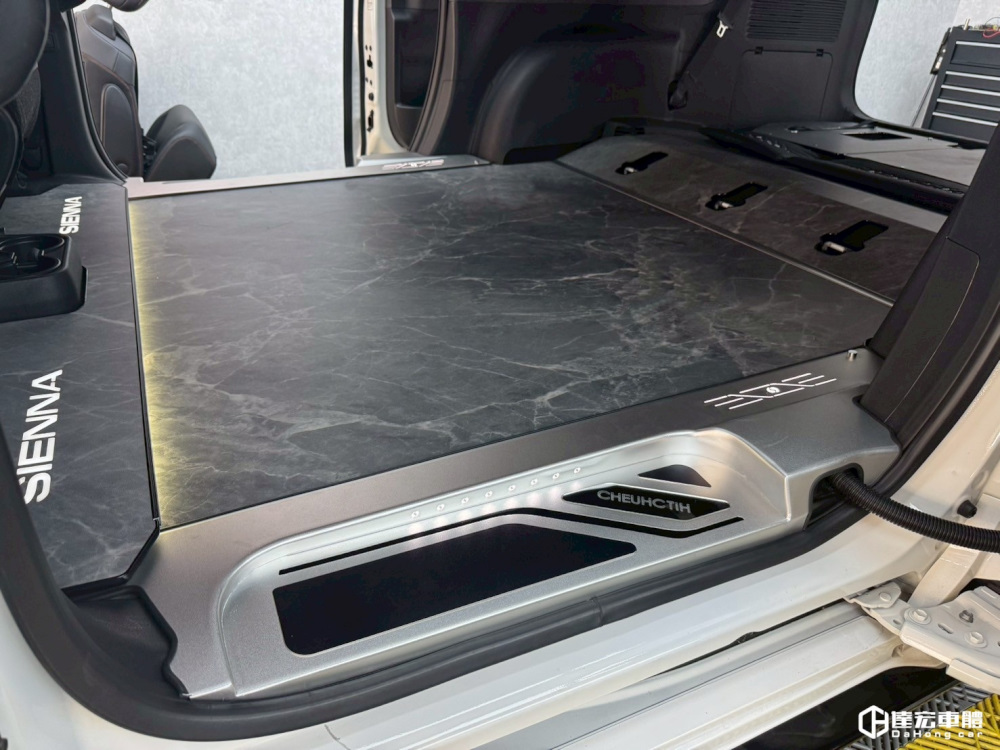 Sienna 4代 大理石紋 無軌道樣式  尊榮的享受 高品質 超耐磨防刮 鋁地板 大理石地板 百款紋路樣式供挑選 包含迎賓踏板