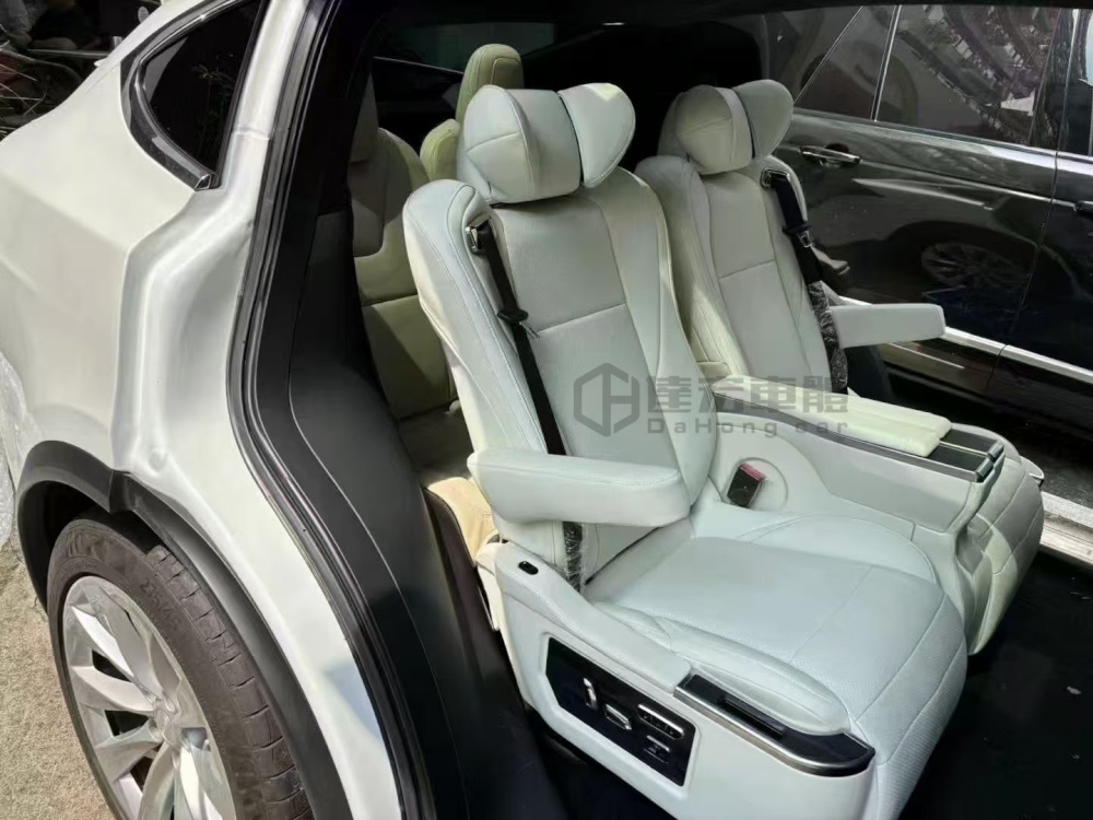 特斯拉 Tesla Model X 中排 後排 後座 航空椅 座椅 高級尊榮享受 電動 腿拖 通風 加熱 按摩 USB及無線充電 電動椅背  按鍵式 螢幕  歡迎來電/店 洽詢