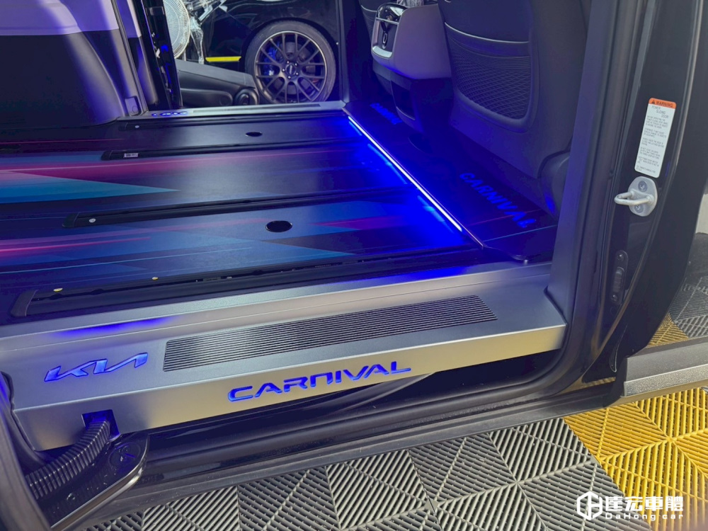 KIA CARNIVAL 7座 尊榮的享受 高品質 超耐磨防刮 鋁地板 大理石地板 上百款紋路樣式 包含迎賓踏板