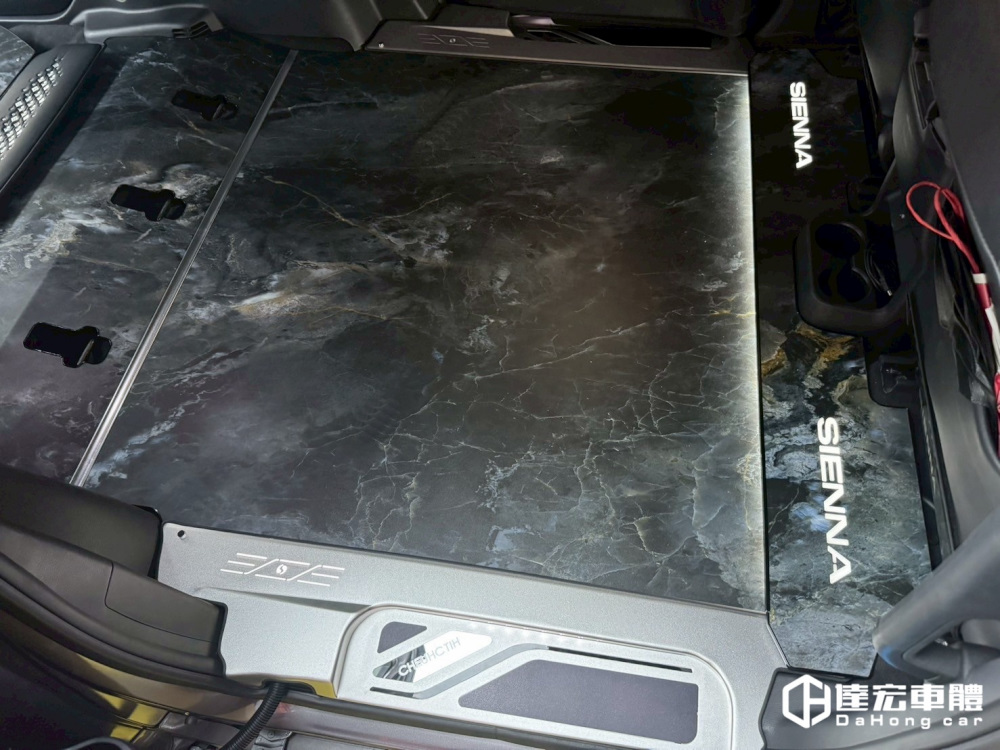 Sienna 4代 大理石紋 無軌道樣式  尊榮的享受 高品質 超耐磨防刮 鋁地板 大理石地板 百款紋路樣式供挑選 包含迎賓踏板