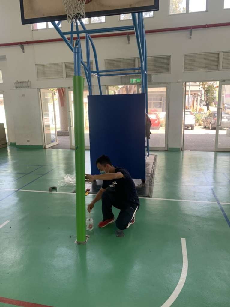 排球柱保護墊安裝