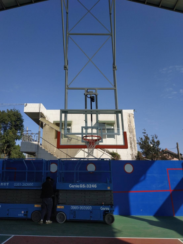 懸吊式籃球架(籃板可調整265公分、305公分)