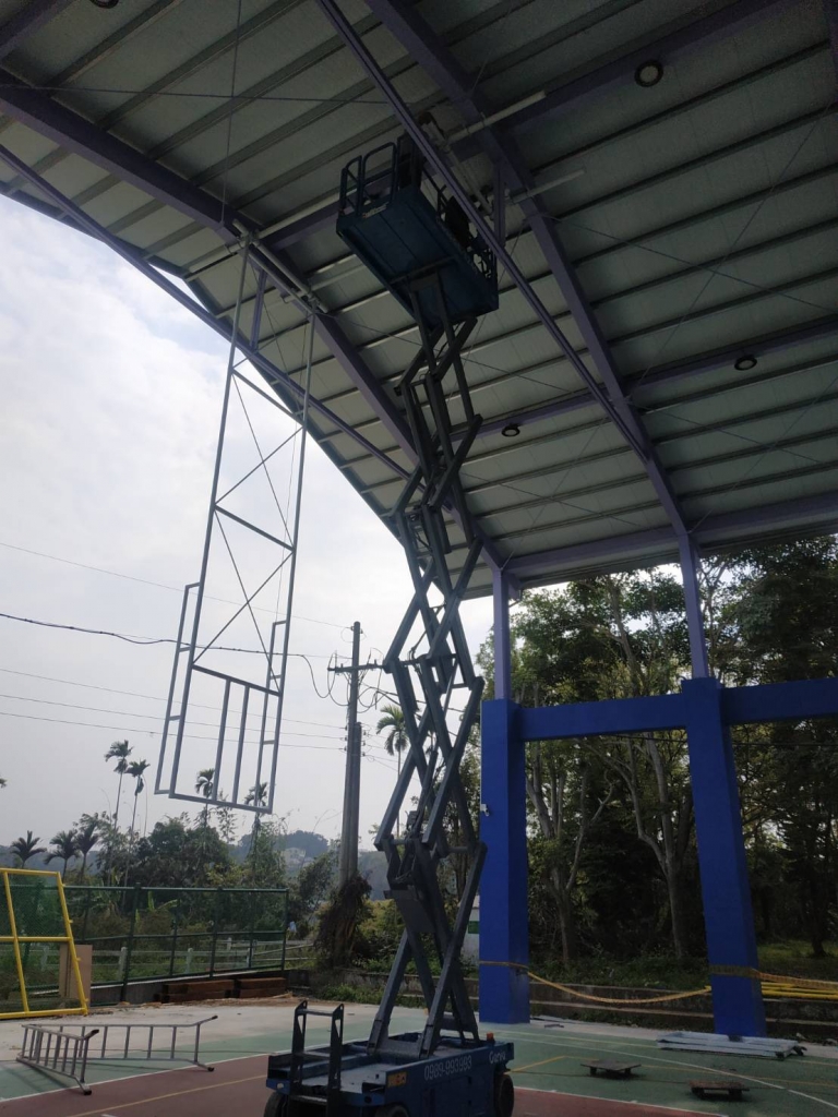 懸吊式籃球架(籃板可調整265公分、305公分)