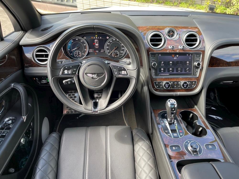 BentleyBentayga12全碳纖維夜視跟車