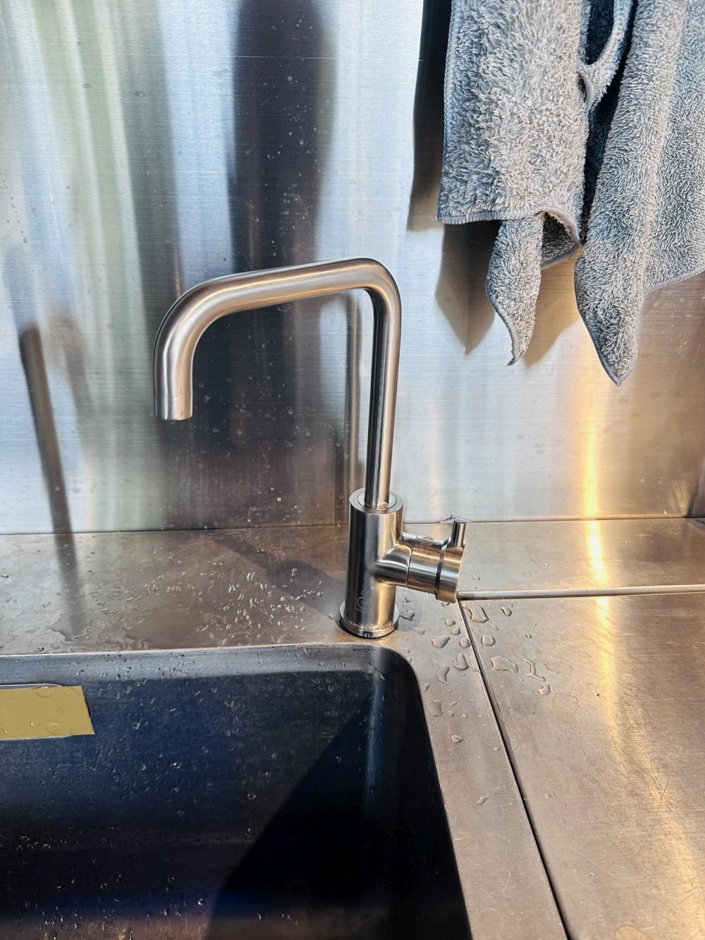 台中餐酒館｜冷&熱廚下型加熱設備 | 台中廚下型飲水機安裝