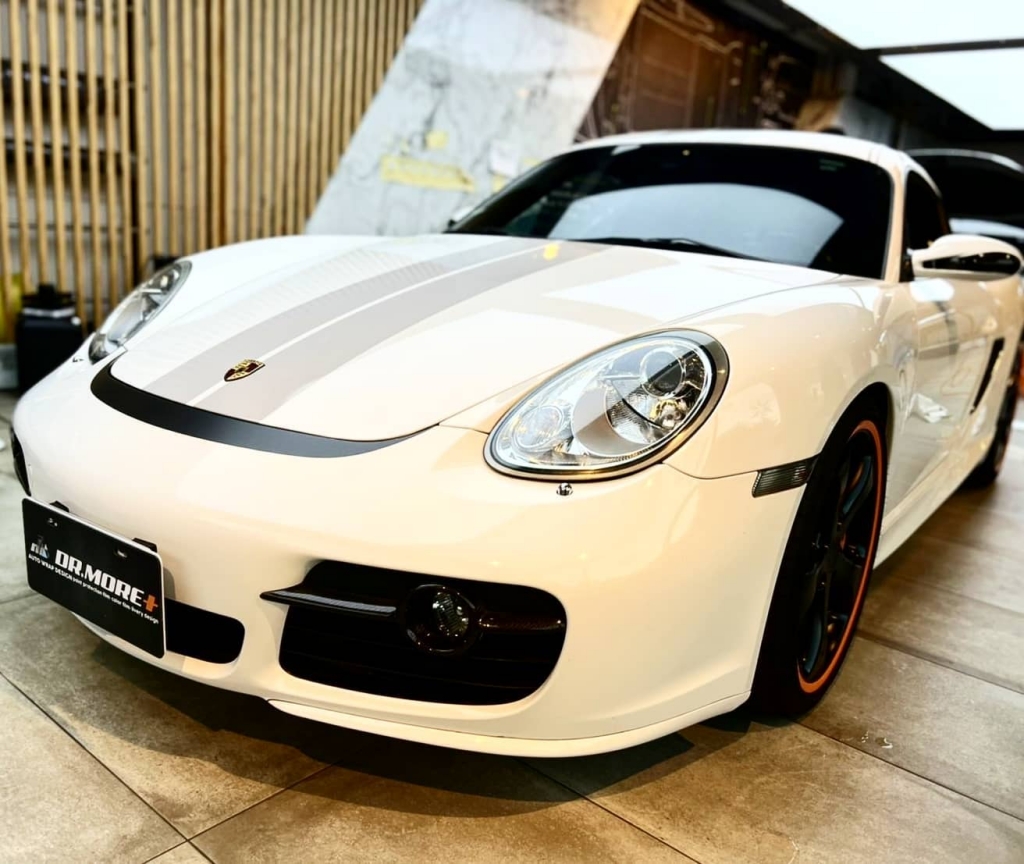 Porsche Cayman S Racing stripes